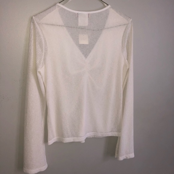 elegant women’s white top - Picture 4 of 7